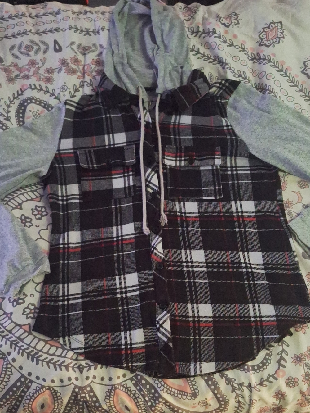 No Boundaries Black, White & Gray Plaid Button-Down Size L/G (11-13)